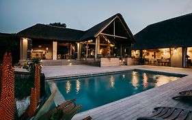 Bukela Game Lodge - Amakhala Game Reserve